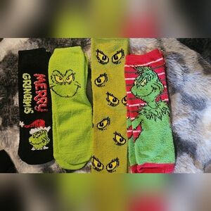 Grinch Themed Fuzzy Socks Set
